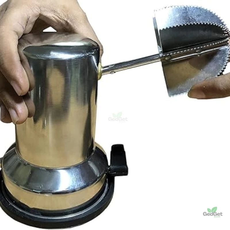 “কোনো ঝামেলা ছাড়াই নারকেল কুঁড়ান, মিনিটেই!“